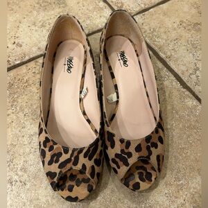 Women’s size 7 leopard print peep toe micro wedge